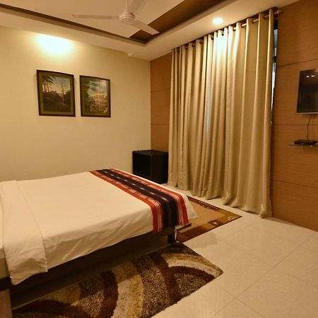 Dibrugarh Club House Hotel Buitenkant foto