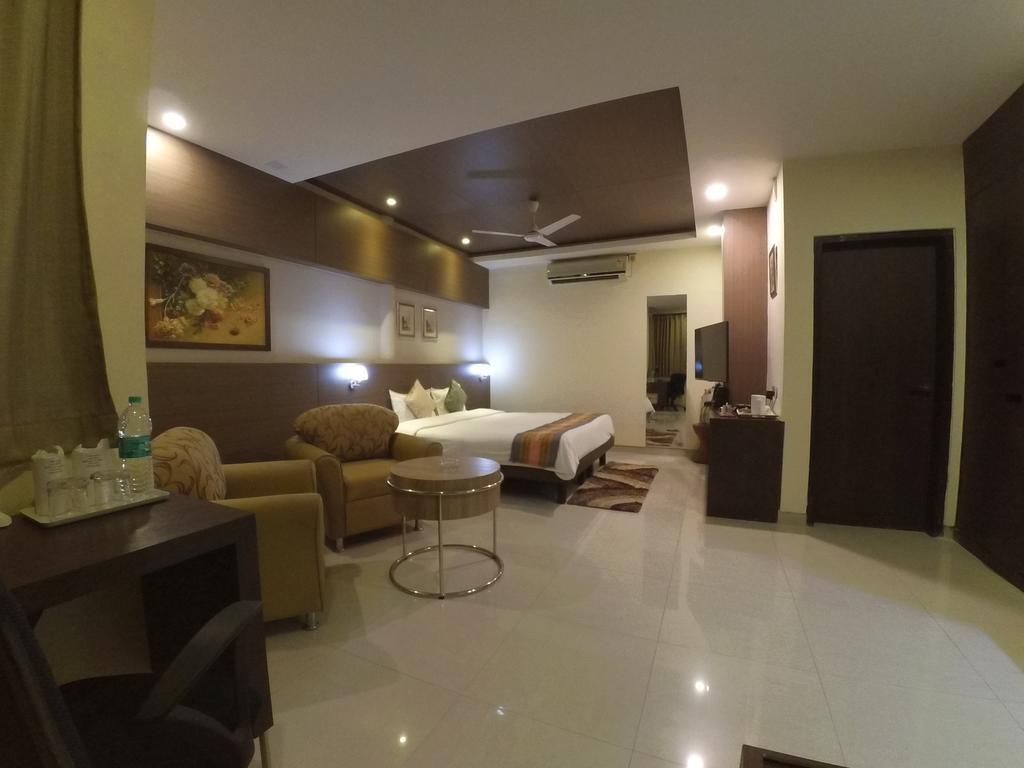 Dibrugarh Club House Hotel Buitenkant foto