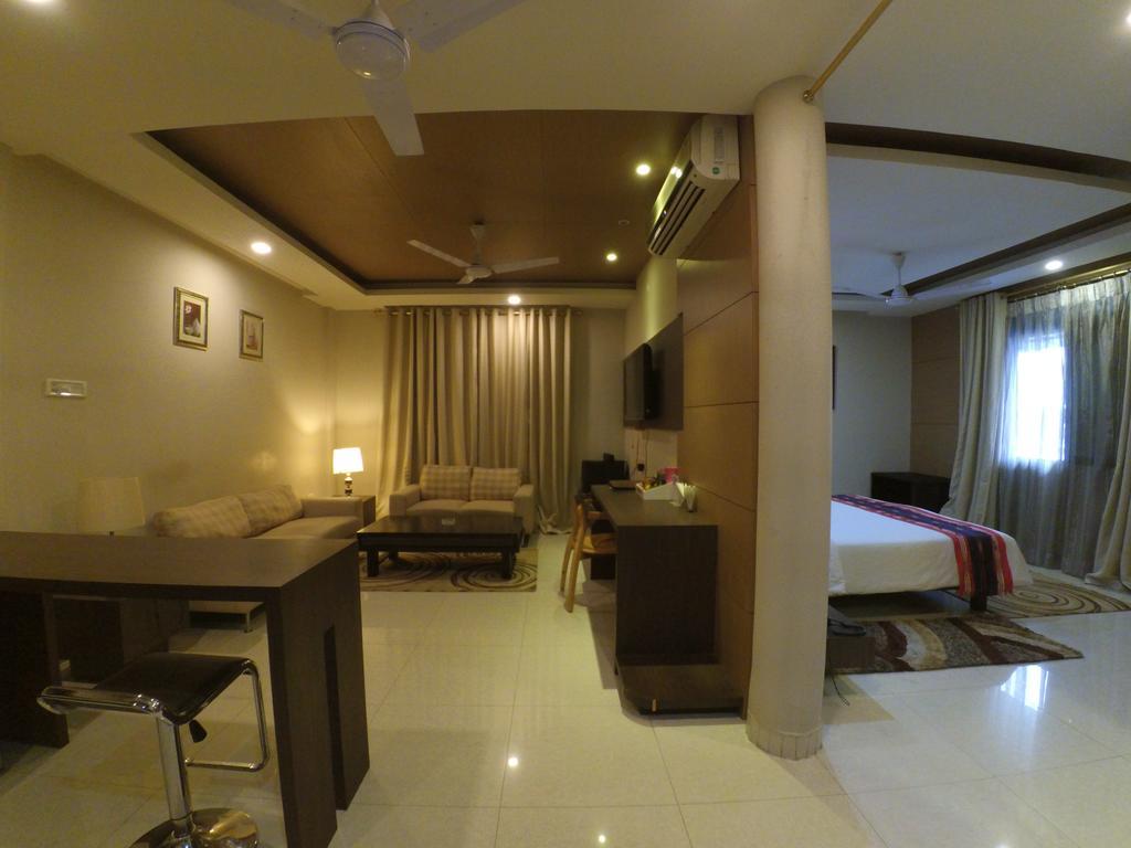 Dibrugarh Club House Hotel Buitenkant foto