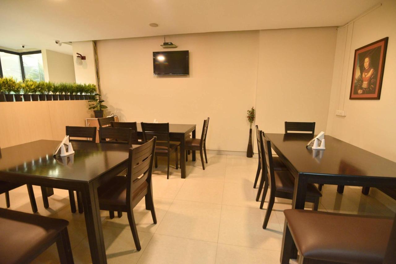 Dibrugarh Club House Hotel Buitenkant foto