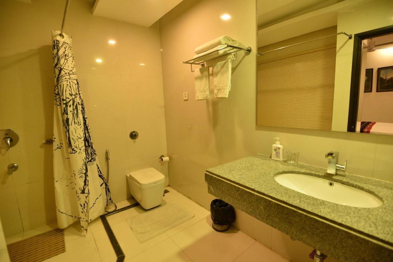 Dibrugarh Club House Hotel Buitenkant foto