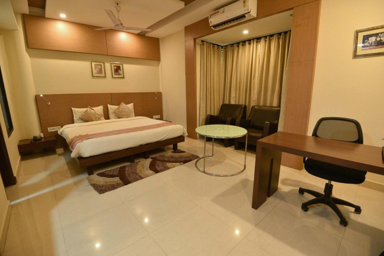 Dibrugarh Club House Hotel Buitenkant foto