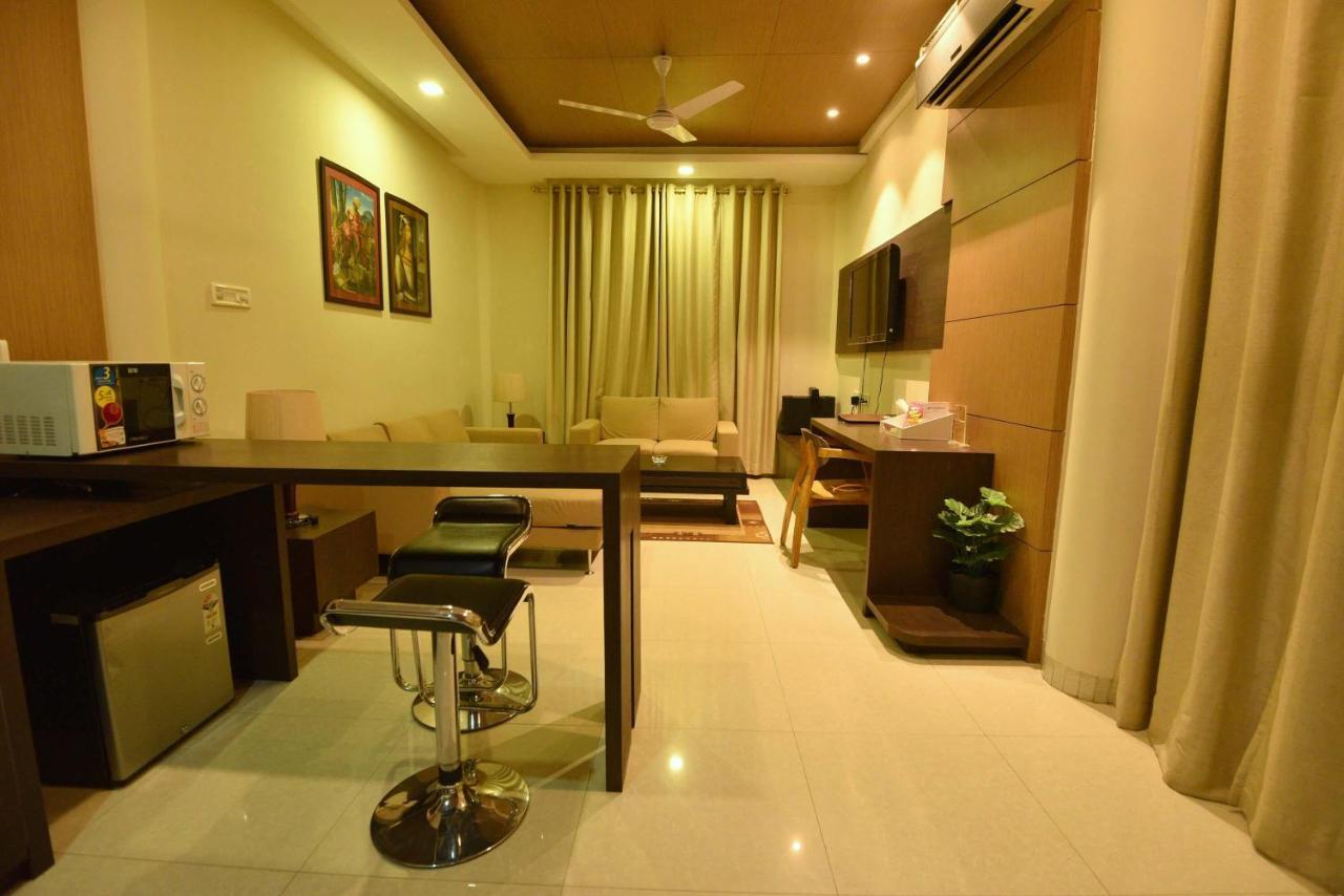 Dibrugarh Club House Hotel Buitenkant foto
